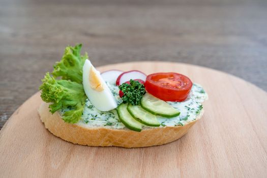 bread with salad, vegetables and egg