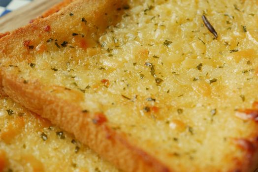 garlic bread on a plate on table 