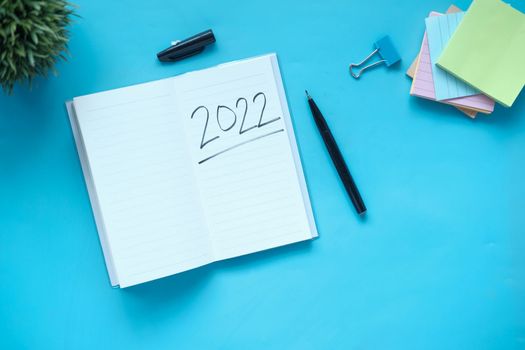 2020 new year goals on s notepad and stationary on table 