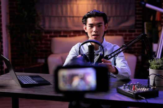 Asian vlogger broadcasting product review