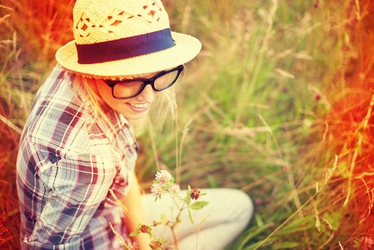 Casual outdoor hipster style. Beautiful young hipster in a field - lomo-style photography.