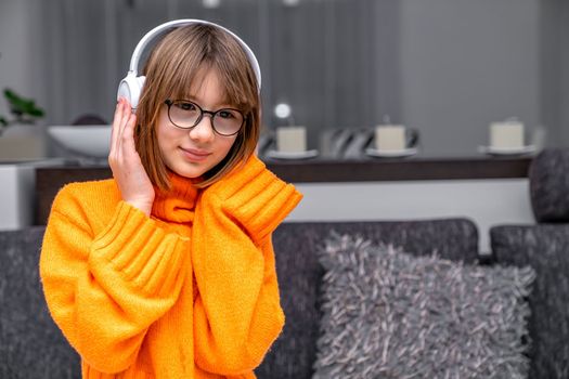 child listens to music in wireless headphones