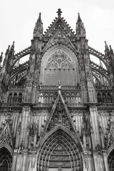 Greyscale shot of the exterior facade of the Cologne Cathedral in Cologne, Germany