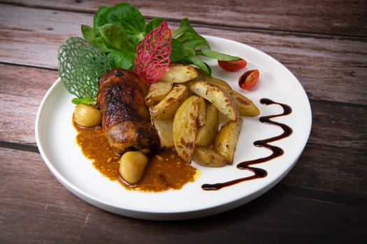 Recipe for boneless rolled chicken leg with potatoes and molasses-flavoured mache salad