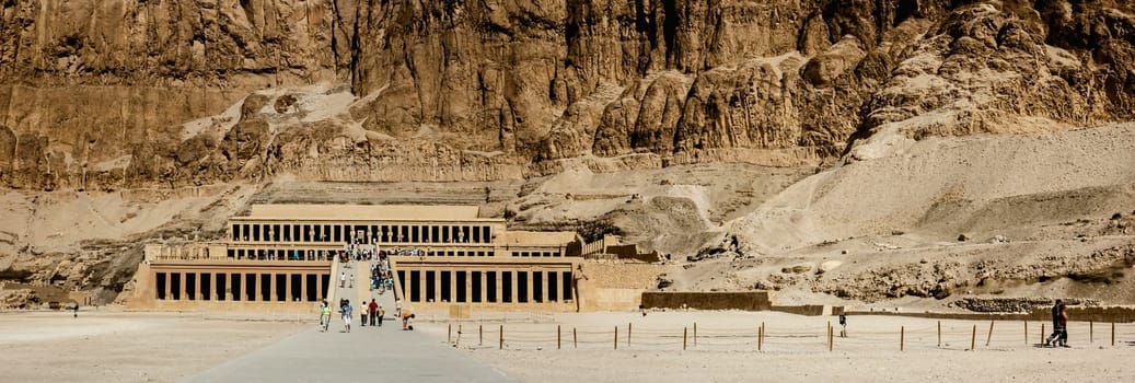 Tourists at Hatshepsut temple
