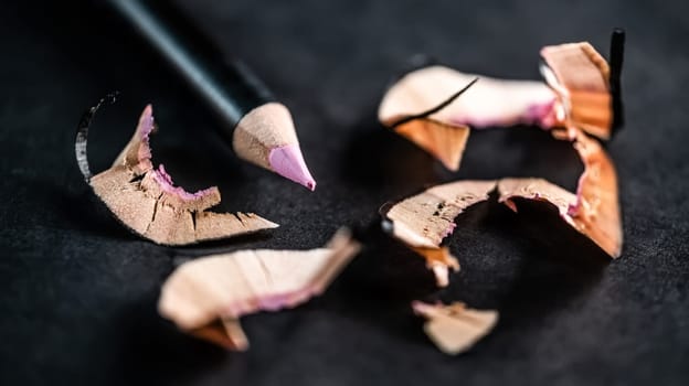 Cosmetic pencil with shavings