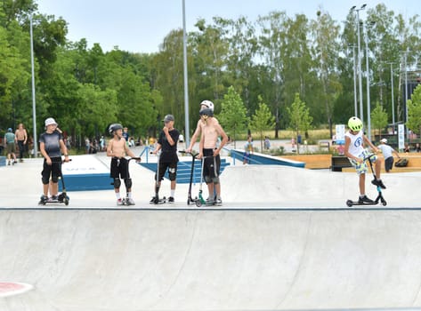 06.03.2022. Ukraine, Kyiv, VDNG park. children and teenagers ride skateboards