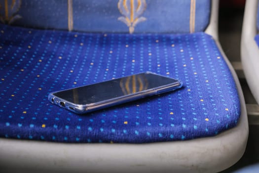 forget smartphone on public bus sit