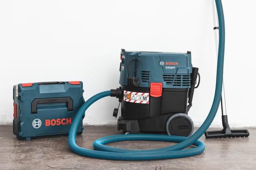 Bosch professional industrial vacuum cleaner and bosch l-box case.