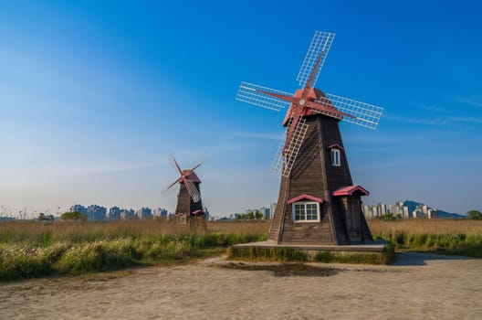 sky,nature,wheel,windmill,ecoregion,mill,plant,architecture,building,gristmill,polder,wind