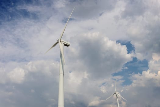 A view of a wind farm with a cloudy sky.