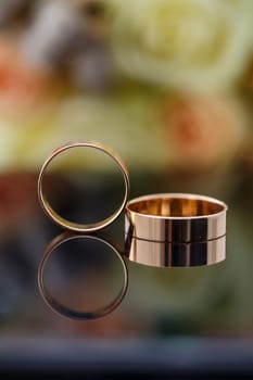 Wedding rings with yellow gold, set of wedding rings.