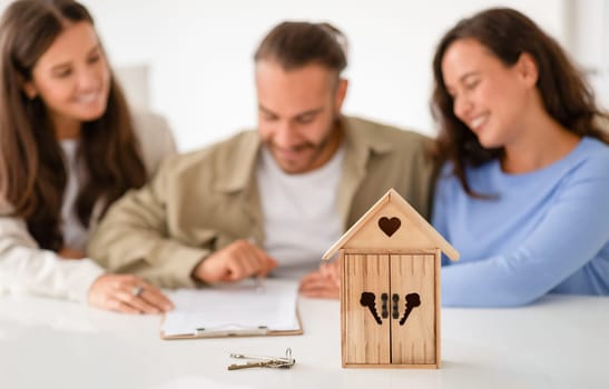 Housing expert providing guidance on safeguard plans to young spouses