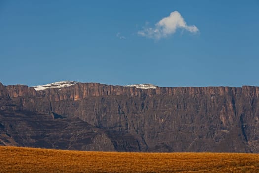 Drakensberg Mountain scene 15599