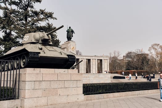 Berlin Statue Soviet Soldiers Tank russian