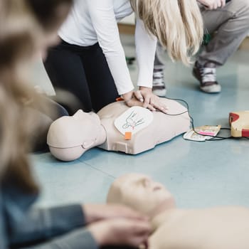 First aid resuscitation course using AED.