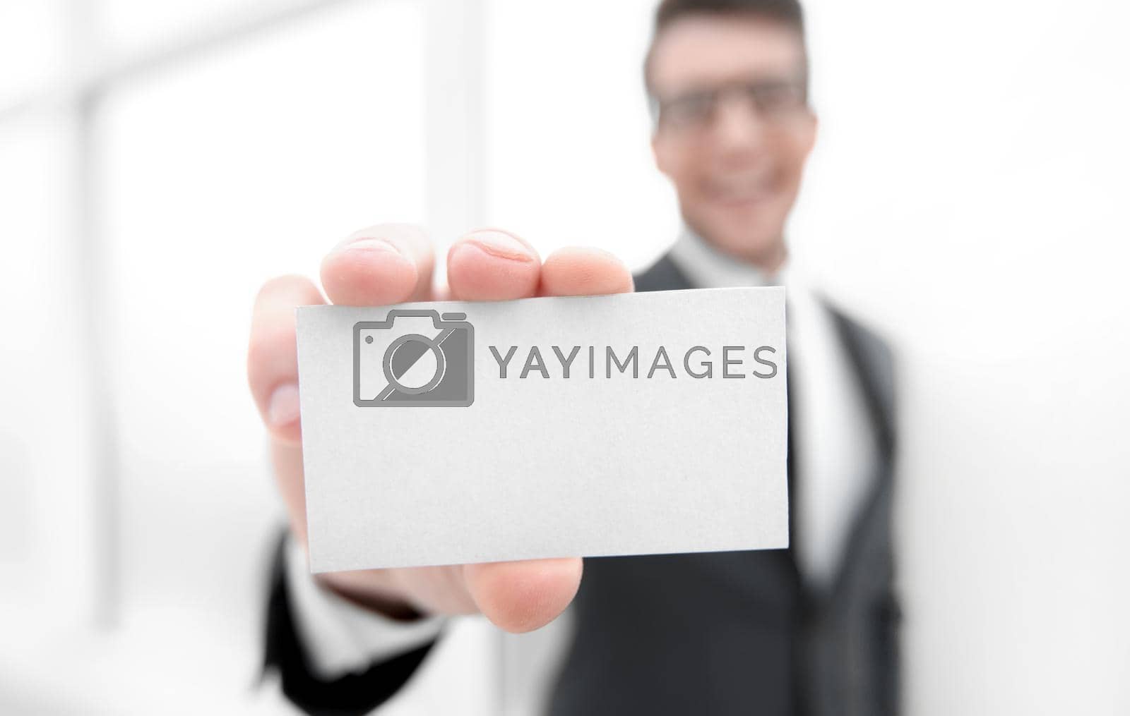 businessman showing a blank business card.business concept