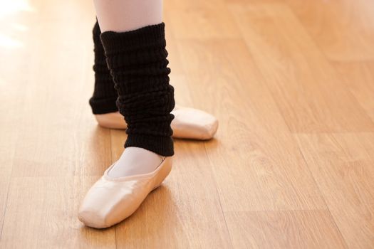 Close-up of ballerina's feet during a lesson