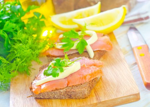 bread with salmon