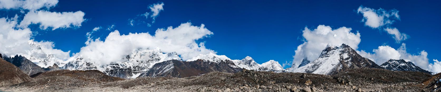 Himalaya panorama: Mountain peaks and Everest summit