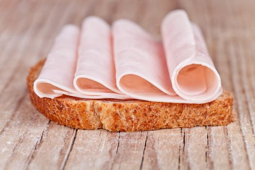 bread with sliced ham 