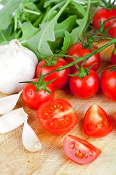 fresh tomatoes, rucola and garlic