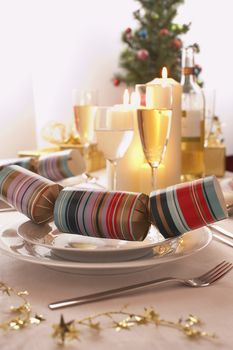 Place setting with Christmas cracker