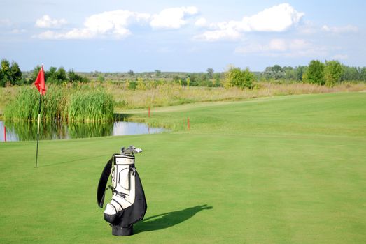 white golf bag on golf course
