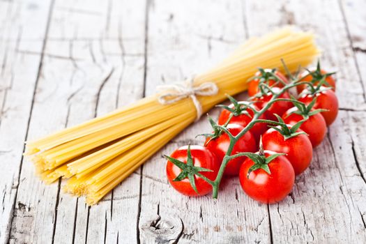 uncooked pasta and fresh tomatoes