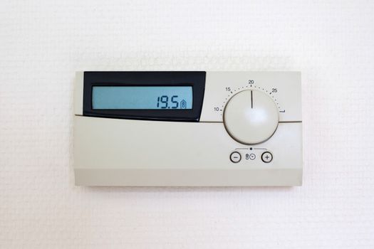 Digital Thermostat set to 19,5 degrees Celcius