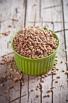 wheat grain in bowl 