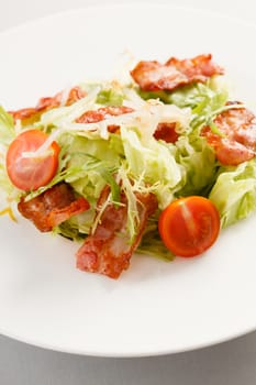 salad with bacon