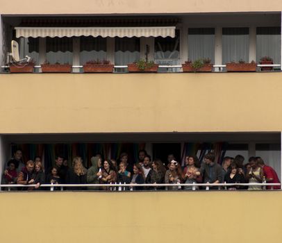 Balcony full of people