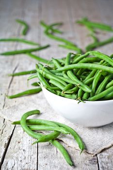 green string beans in a bowl 