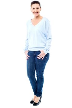 Trendy woman in casual wear posing with hands in her pocket