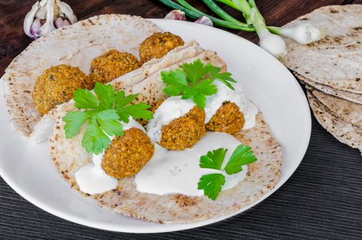 Chickpea falafel with lebanese bread
