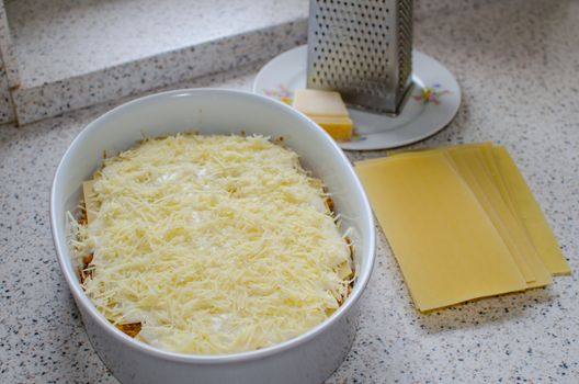 Lasagne bolognese preparation
