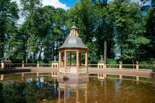 Bosquet "Menazheriyny pond", Saint Petersburg