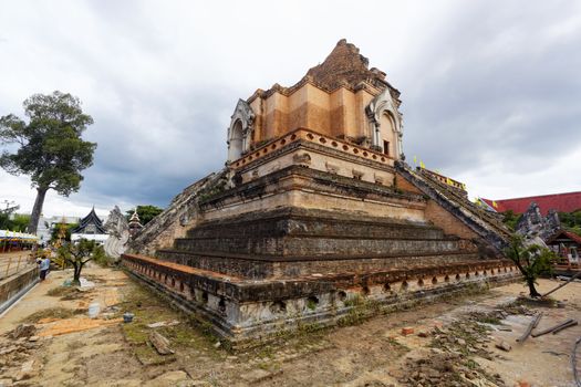 chedi luang temple