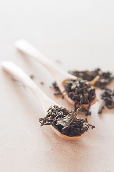 Oolong tea in wooden spoons