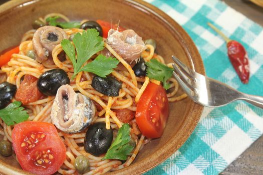 Spaghetti alla puttanesca with capers