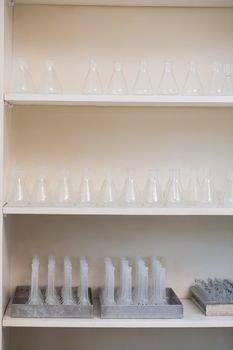 Storage unit with test tubes and beakers