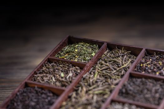 Dry tea in wooden box