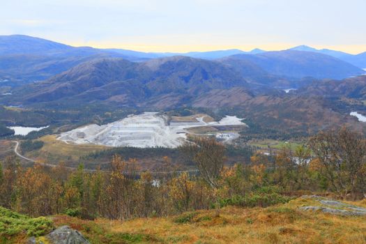 Dagsbrudd på Akselberg - Norsk marmor ,sett fra Bratåsfjellet