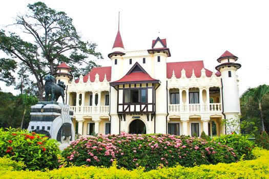 Chali Mongkol Asana at Sanam Chandra Palace