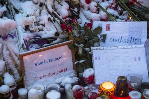 MOSCOW - PARIS TRIBUTES - FRENCH EMBASSY
