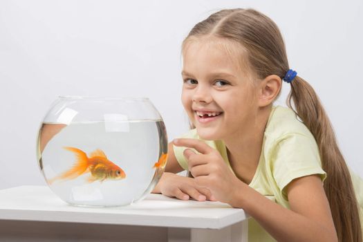 Six year old girl very happy donated her gold fish