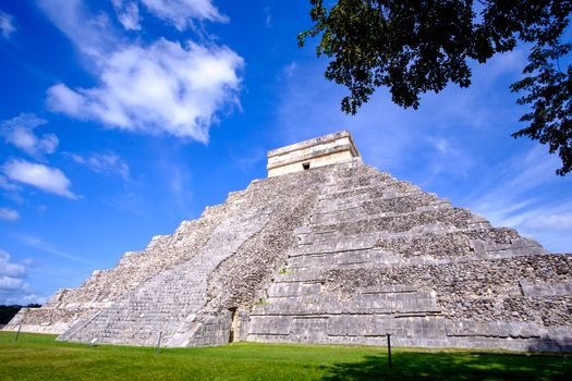 Scenic view of Mayan pyramid El Castillo in Chichen Itza