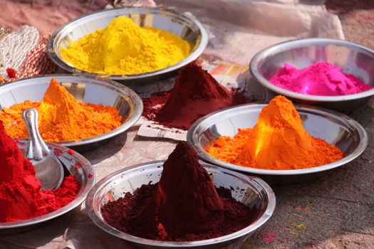 Colorful powder pigments on sale in India