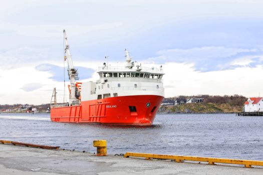 MS Svealand ble bygget ved Moen Slip AS i Nærøy og var ferdigstilt i juni 2008. Den ble forlenget ved Vaagland Båtbyggeri AS våren 2014. Fartøyet er et Cargo-/Containerskip med dødvektkapasitet på ca. 2100 tonn. Skipet er tegnet av Polarkonsult AS, Harstad.